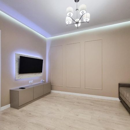 צ'יסינאו Botanica, 1 Bedroom Apartment With Living מראה חיצוני תמונה