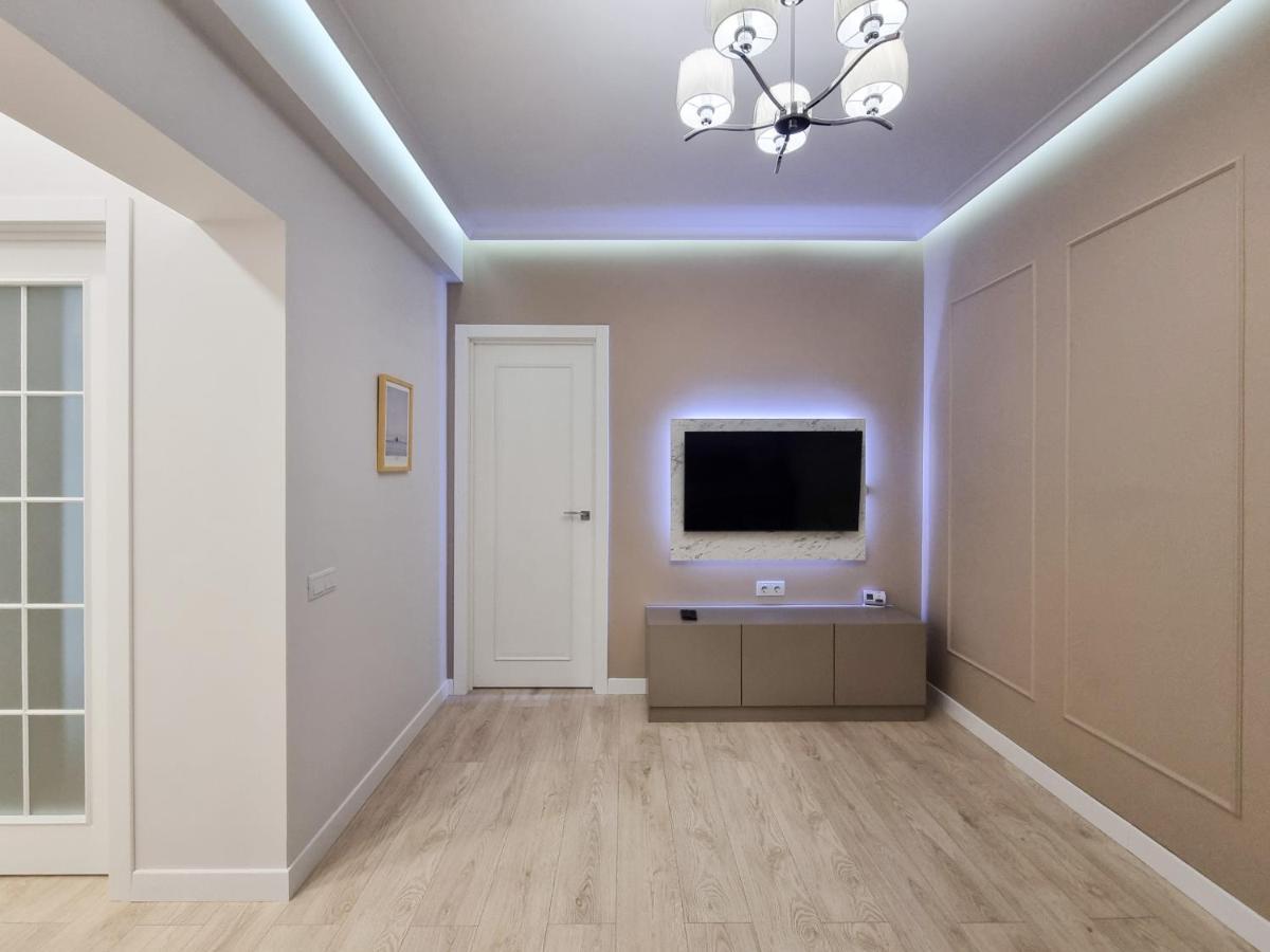 צ'יסינאו Botanica, 1 Bedroom Apartment With Living מראה חיצוני תמונה
