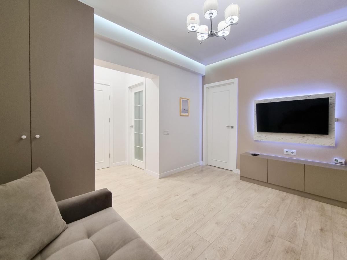 צ'יסינאו Botanica, 1 Bedroom Apartment With Living מראה חיצוני תמונה
